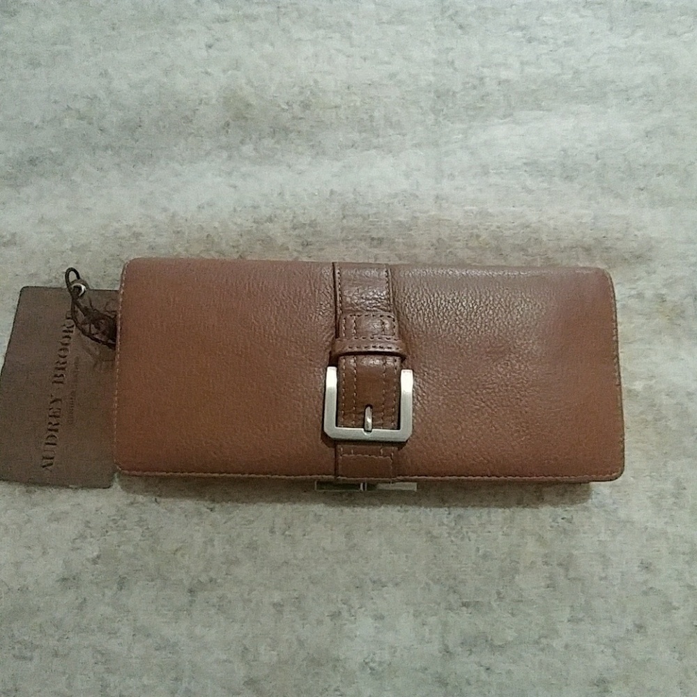 Audrey Brooke long wallet